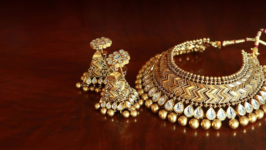 Traditional Indian Gold Jewelry Set With Intricate Filigree And Pearl Drops HD wallpaper