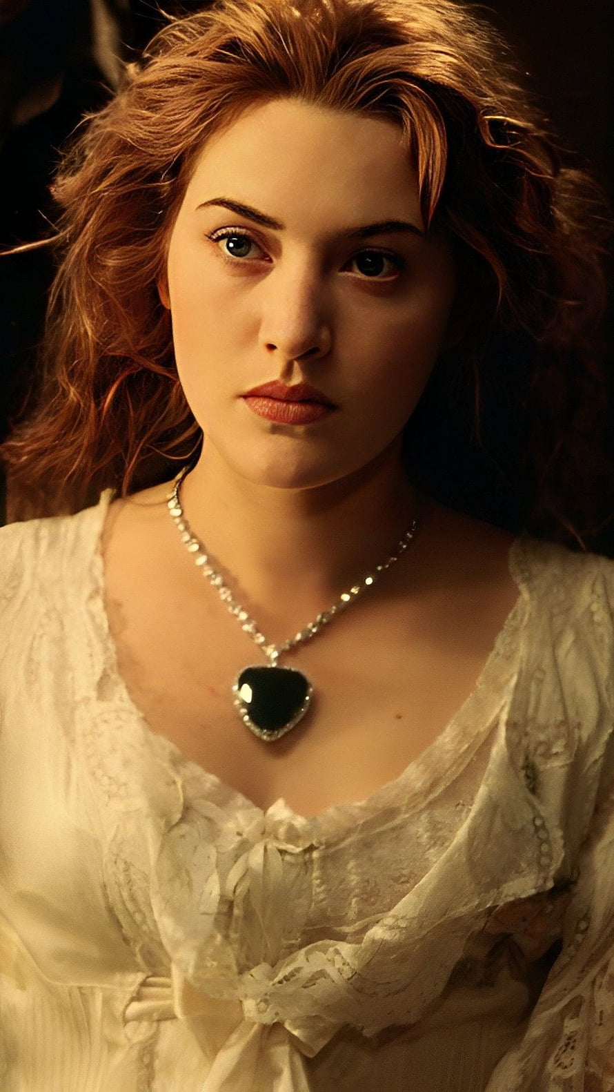 Kate Winslet as Rose DeWitt Bukater in Titanic wearing the Heart of the Ocean necklace HD phone wallpaper