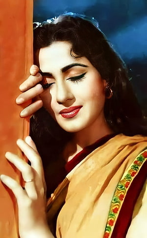 Madhubala Classic Bollywood Portrait in Traditional Saree HD phone wallpaper