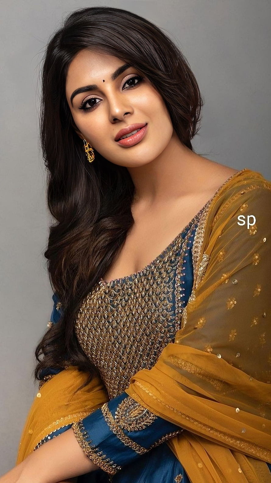 Woman in Blue and Gold Traditional Indian Ethnic Wear Portrait, Samyukta menon, malayalam actress HD phone wallpaper