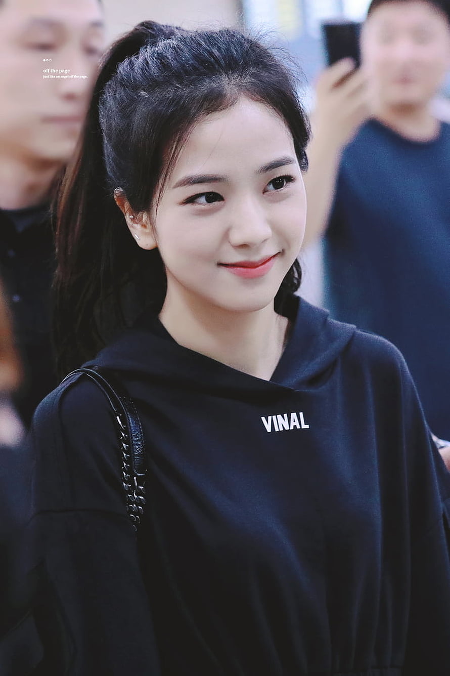 Jisoo from Blackpink wearing a black hoodie with a ponytail hairstyle HD phone wallpaper