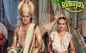 Ramanand Sagar's Ramayan TV Series Wallpaper Featuring Rama and Sita in Royal Attire, Ramanand Sagar Ramayan, Ramayana HD wallpaper