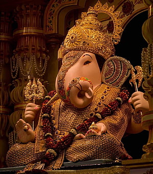 Dagdusheth Halwai Ganpati Murti in Ornate Gold Attire and Jewels HD phone wallpaper