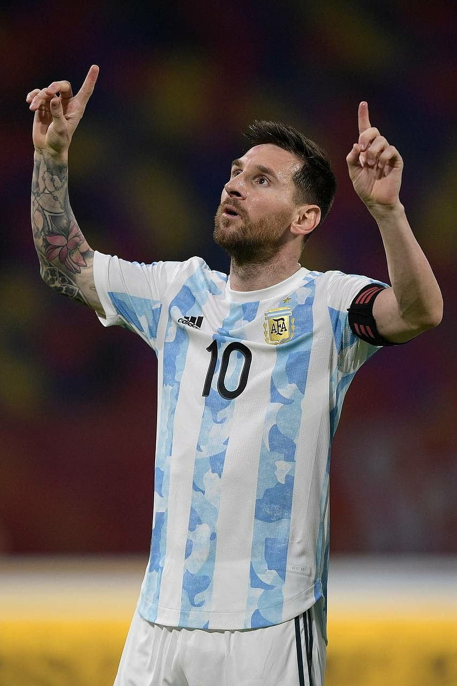 Lionel Messi Celebrating in Argentina National Team Kit HD phone wallpaper