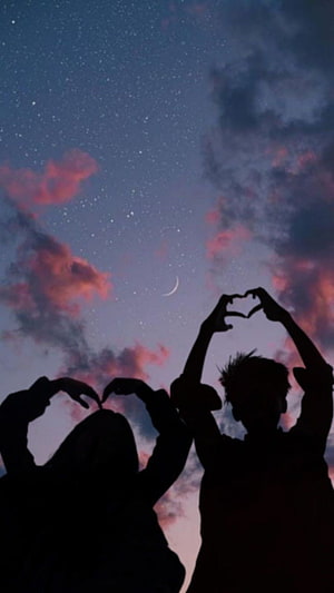 Silhouette of Couple Making Heart Hands Under Starry Night Sky HD phone wallpaper