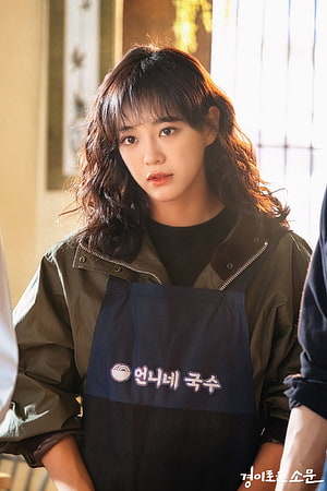 Kim Sejeong in Uncanny Counter Wearing a Noodle Shop Apron and Olive Jacket HD phone wallpaper