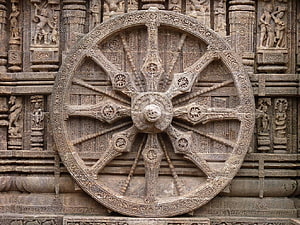 Intricate Stone Chakra Carving on the Konark Sun Temple Facade HD wallpaper