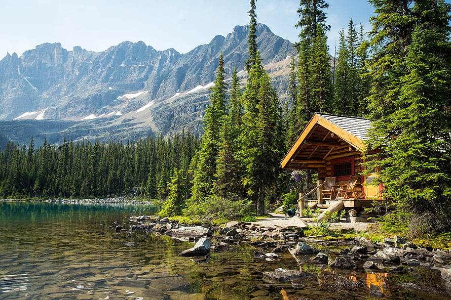 Rustic Log Cabin on the Shore of Lake O'Hara in Yoho National Park, Canada HD wallpaper