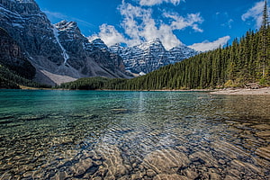 Turquoise Waters of Moraine Lake Framed by Snow-Capped Canadian Rockies HD wallpaper