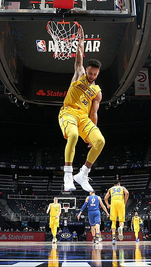 Stephen Curry Dunks at the 2021 NBA All-Star Game in Atlanta HD phone wallpaper