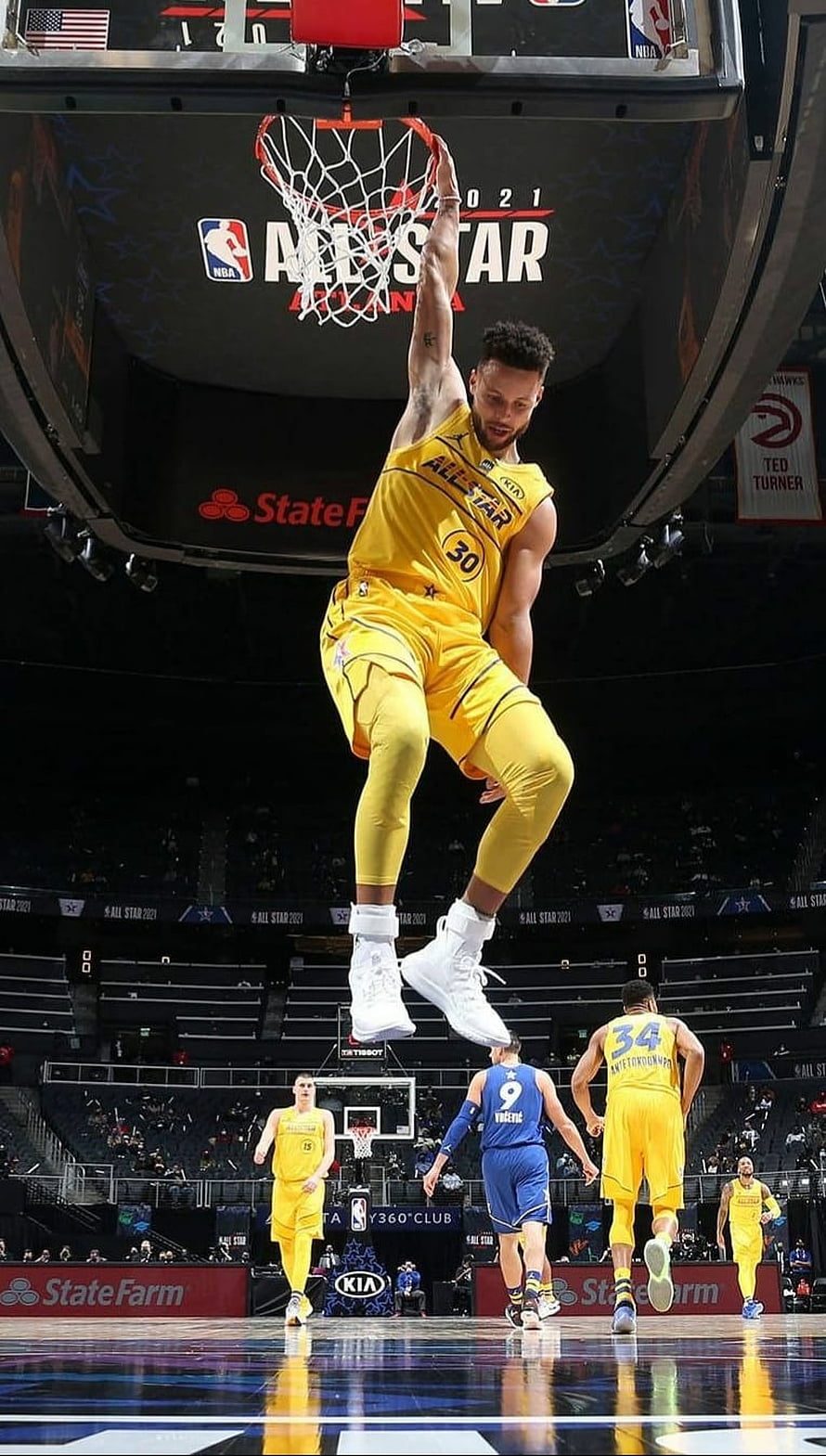 Stephen Curry Dunks at the 2021 NBA All-Star Game in Atlanta HD phone wallpaper