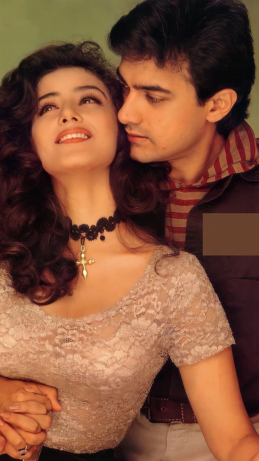 Manisha Koirala and Aamir Khan in Romantic Embrace from Bollywood Film Mann HD phone wallpaper