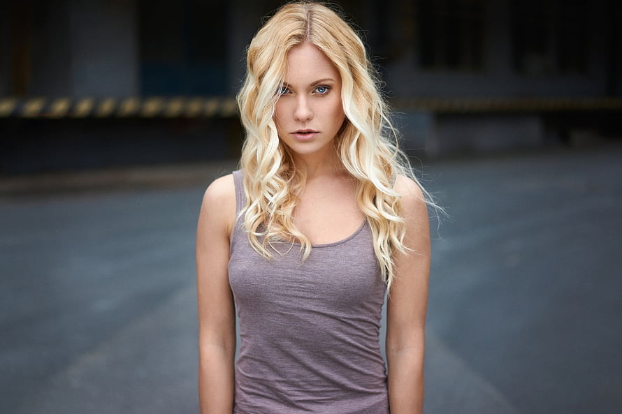 Blonde Woman in Grey Tank Top Standing in Urban Setting, Unknown Model, babe, model, blonde, gorgeous, beautiful, woman HD wallpaper