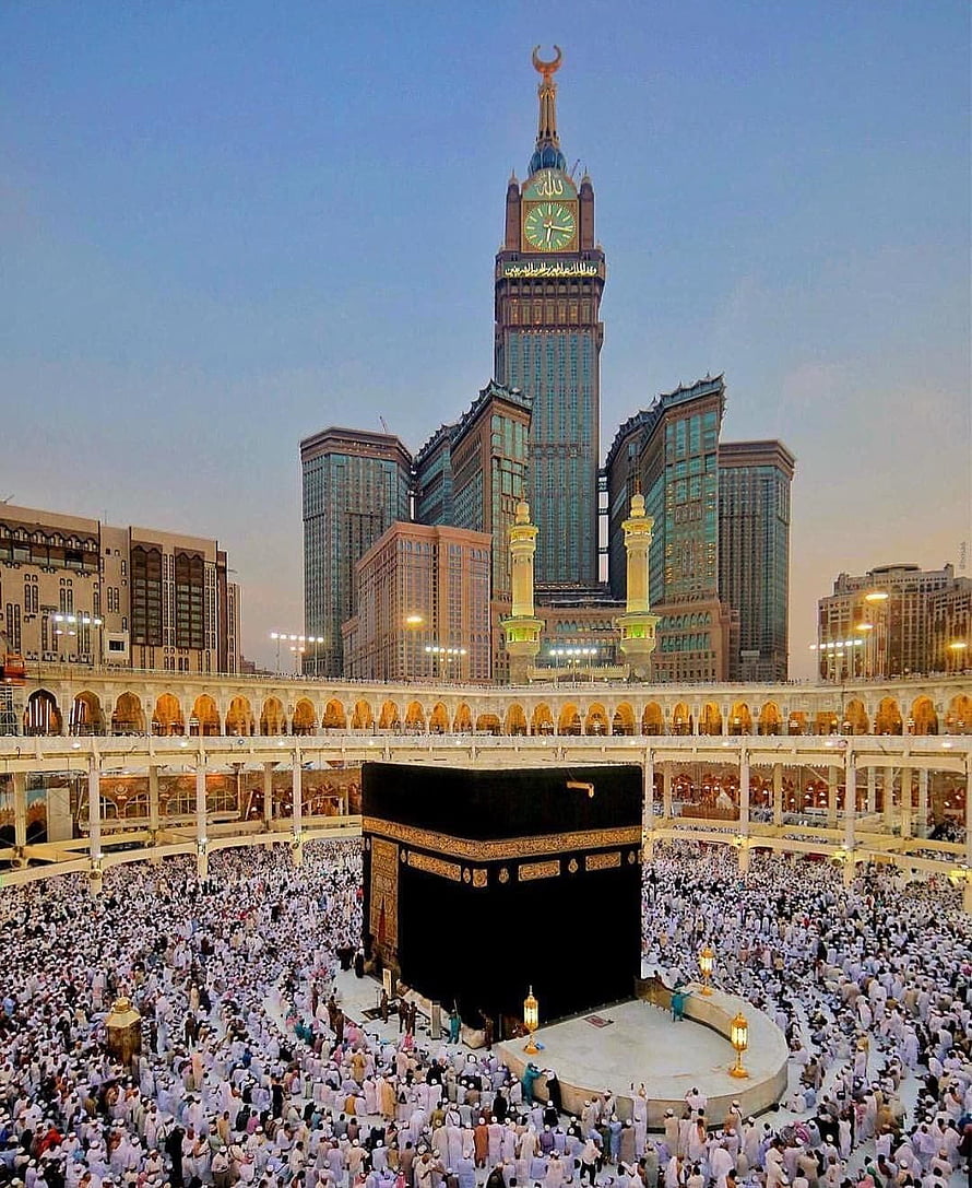Majestic view of the Kaaba and Abraj Al Bait clock tower in Mecca during evening prayer HD phone wallpaper