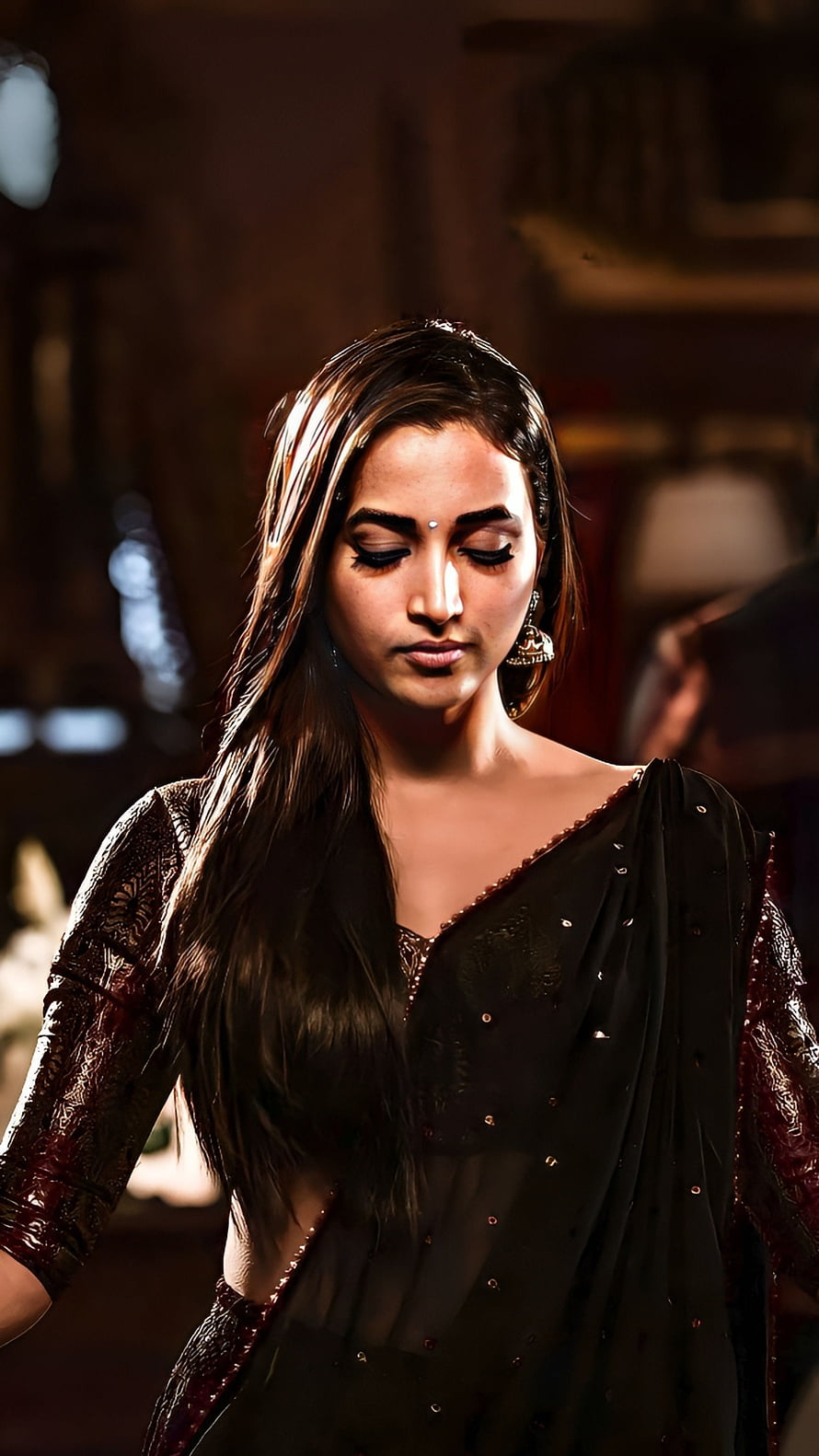 Srinidhi Shetty in KGF Chapter 2 Traditional Black Ethnic Wear HD phone wallpaper