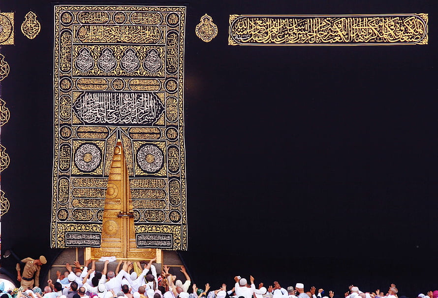 Pilgrims Reaching Toward the Golden Door of the Kaaba in Mecca HD wallpaper