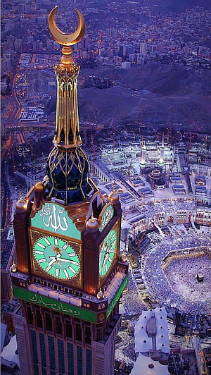 Abraj Al Bait Clock Tower and Kaaba in Mecca at Night HD phone wallpaper