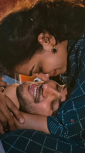 Dulquer Salmaan and Nithya Menon in an intimate romantic scene from Oh Kadal Kanmani HD phone wallpaper