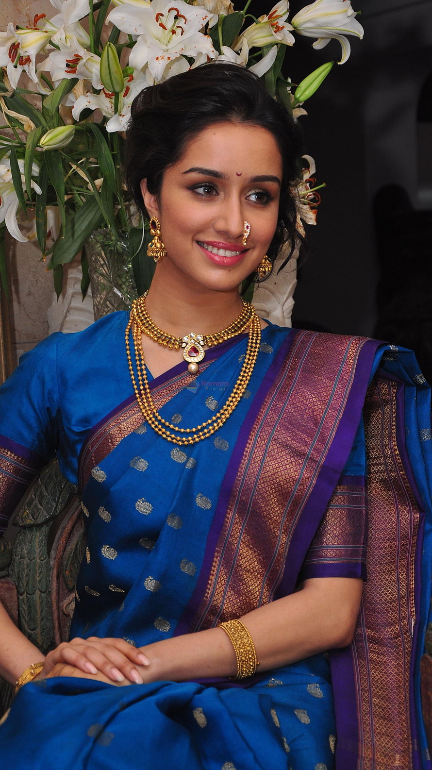 Shraddha Kapoor in a stunning blue silk saree with gold jewelry HD phone wallpaper