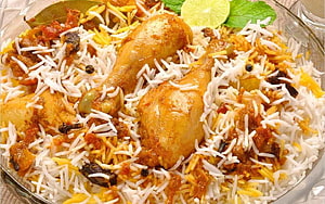 Spiced Chicken Biryani with Saffron Rice, Raisins, and Fresh Mint Garnish HD wallpaper