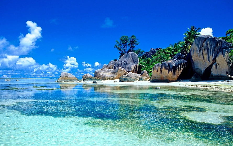Tropical Beach with Giant Granite Boulders and Crystal Clear Turquoise Water HD wallpaper