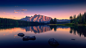 Serene Mountain Lake Reflection at Sunset with Pine Forest and Calm Waters HD wallpaper