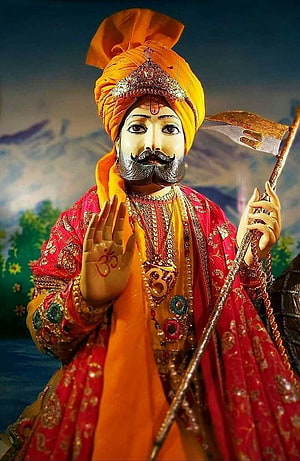 Sant Kabir Statue Holding Axe With Om Symbol On Hand HD phone wallpaper