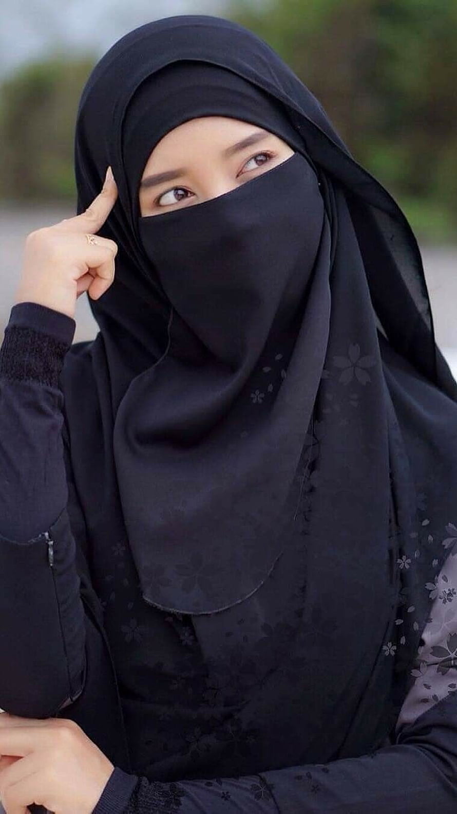 Elegant Muslim Woman in Black Niqab and Hijab with Floral Pattern, Muslim Girl , Black HD phone wallpaper