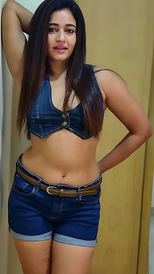Poonam Bajwa in Denim Crop Top and Shorts with Brown Belt HD phone wallpaper