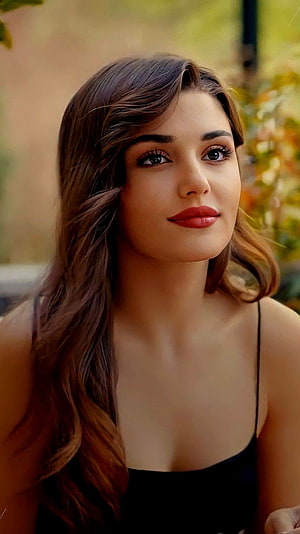 Hande Erce Turkish Actress Portrait With Wavy Hair And Red Lipstick HD phone wallpaper