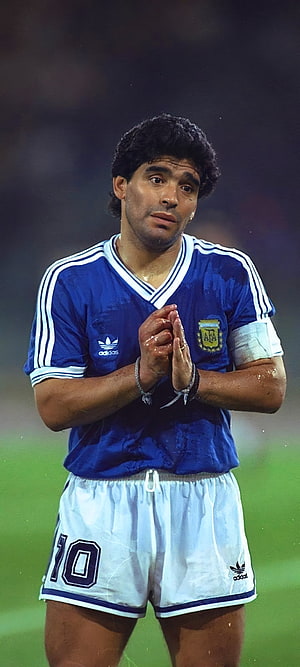 Diego Maradona in Argentina National Team Kit with Number 10 Shorts HD phone wallpaper