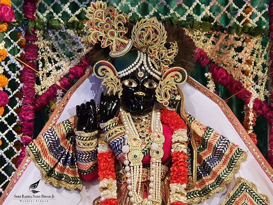 Shri Radha Sneh Bilari Ji adorned in traditional jewelry and colorful garments HD wallpaper