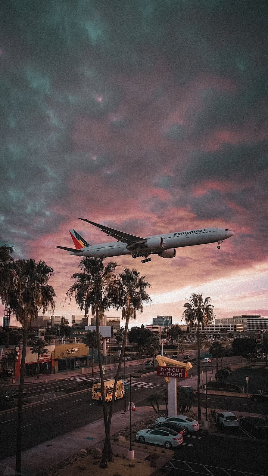 Philippines Airline Jet Descending Over Palm Trees at Sunset HD phone wallpaper