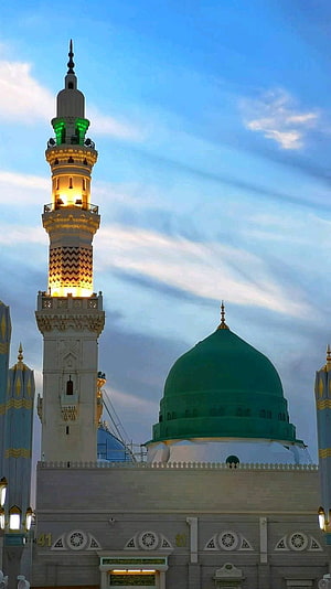 Al-Masjid an-Nabawi Green Dome and Minaret at Dusk HD phone wallpaper