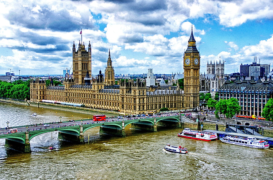 Big Ben and Palace of Westminster overlooking the River Thames with Westminster Bridge in London HD wallpaper