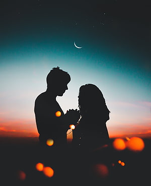 Romantic Silhouette of Couple Holding Hands Under Crescent Moon and Starry Sky, Sky, Night, Love, Couple, Pair, Silhouettes HD phone wallpaper