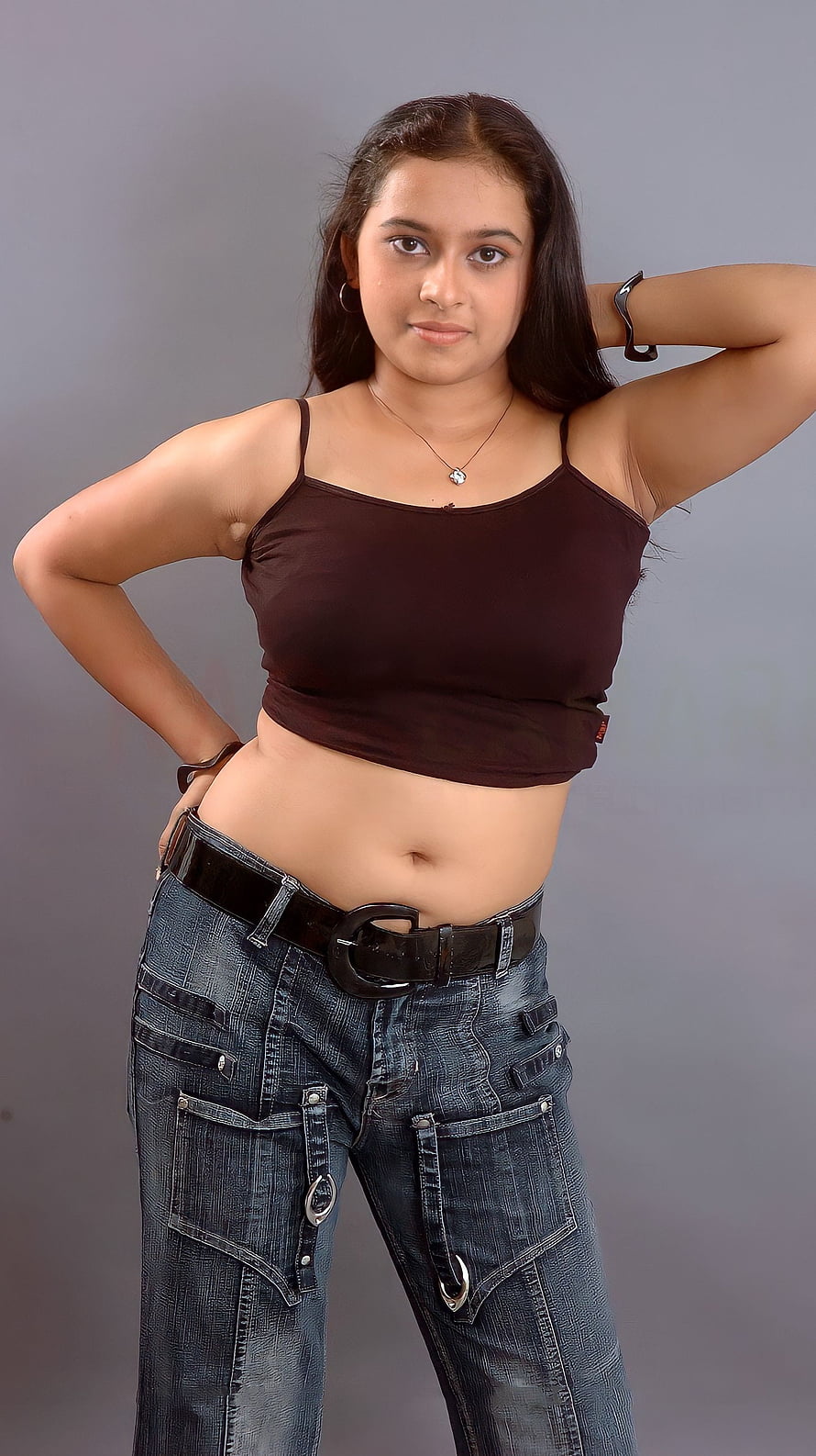 Sri Divya Tamil Actress in Brown Crop Top and Distressed Denim Jeans HD phone wallpaper