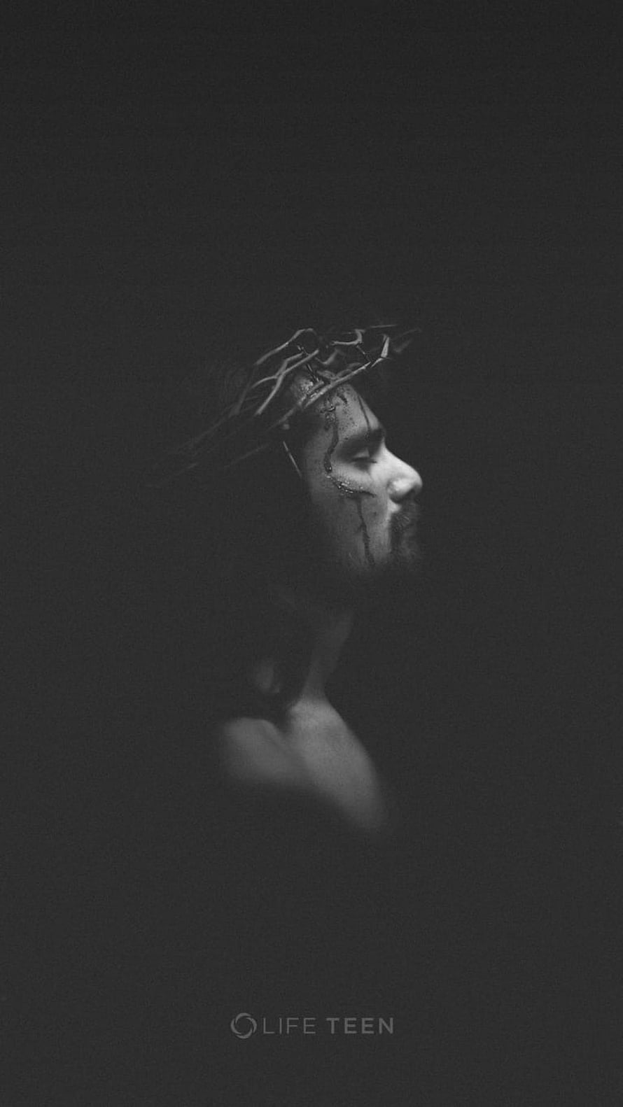 Black and White Portrait of Jesus Christ Wearing a Crown of Thorns in Dramatic Shadow HD phone wallpaper