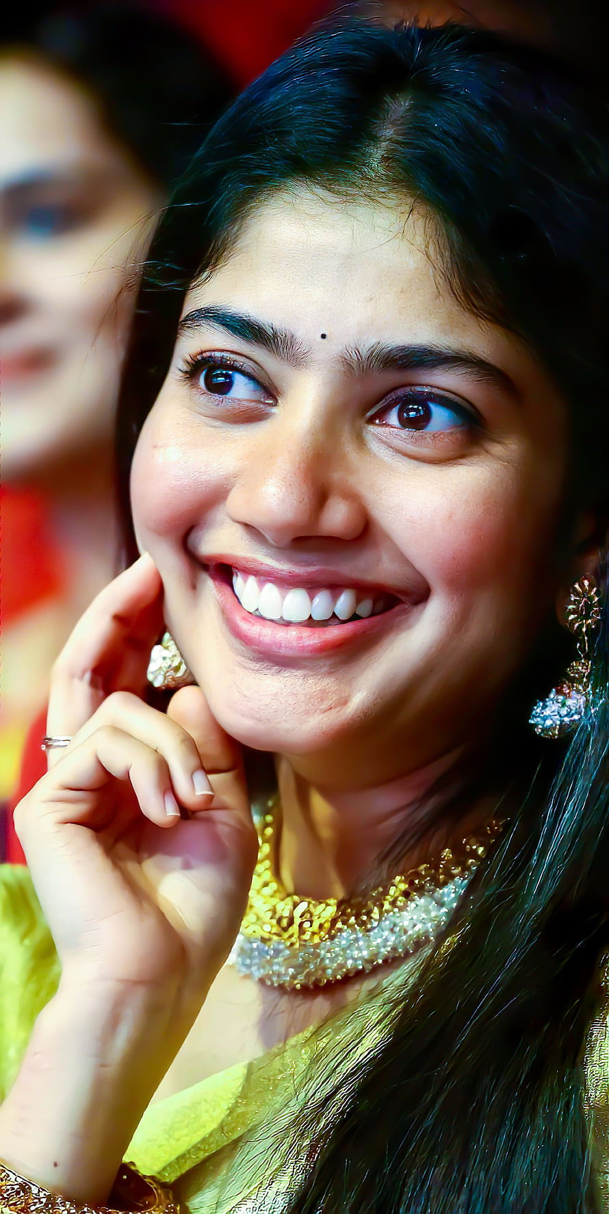 Sai Pallavi smiling portrait wearing traditional gold jewelry and green saree HD phone wallpaper