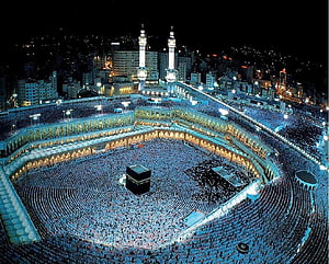 Aerial Night View of the Kaaba in Mecca Surrounded by Pilgrims HD wallpaper