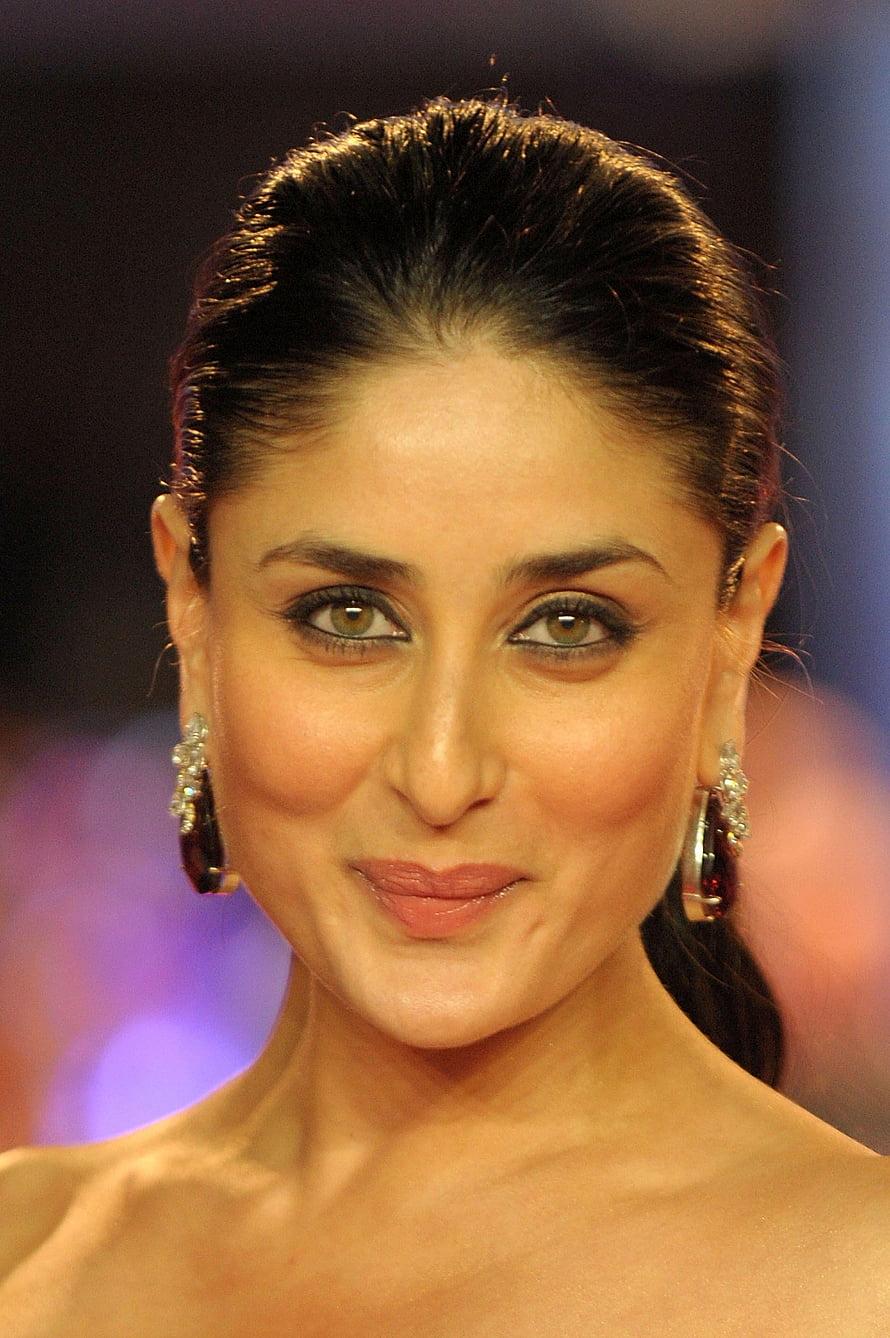 Kareena Kapoor Portrait With Elegant Earrings And Soft Studio Lighting HD phone wallpaper