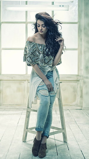 Aishwarya Rai in Off-Shoulder Sequin Top and Distressed Denim HD phone wallpaper