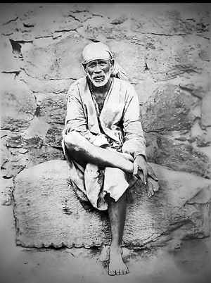 Vintage Black And White Portrait Of An Elderly Man Sitting On A Stone, Sai baba, Sairam, shirdi HD phone wallpaper