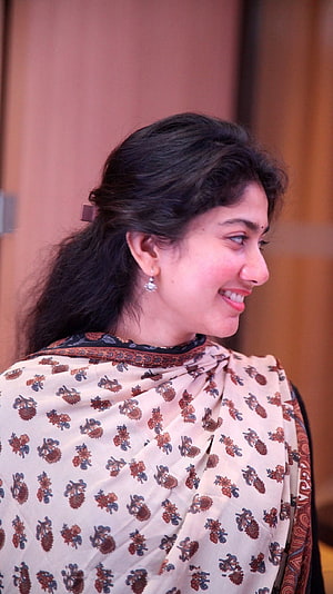 Sai Pallavi in a Floral Saree Draped Over Her Shoulder HD phone wallpaper