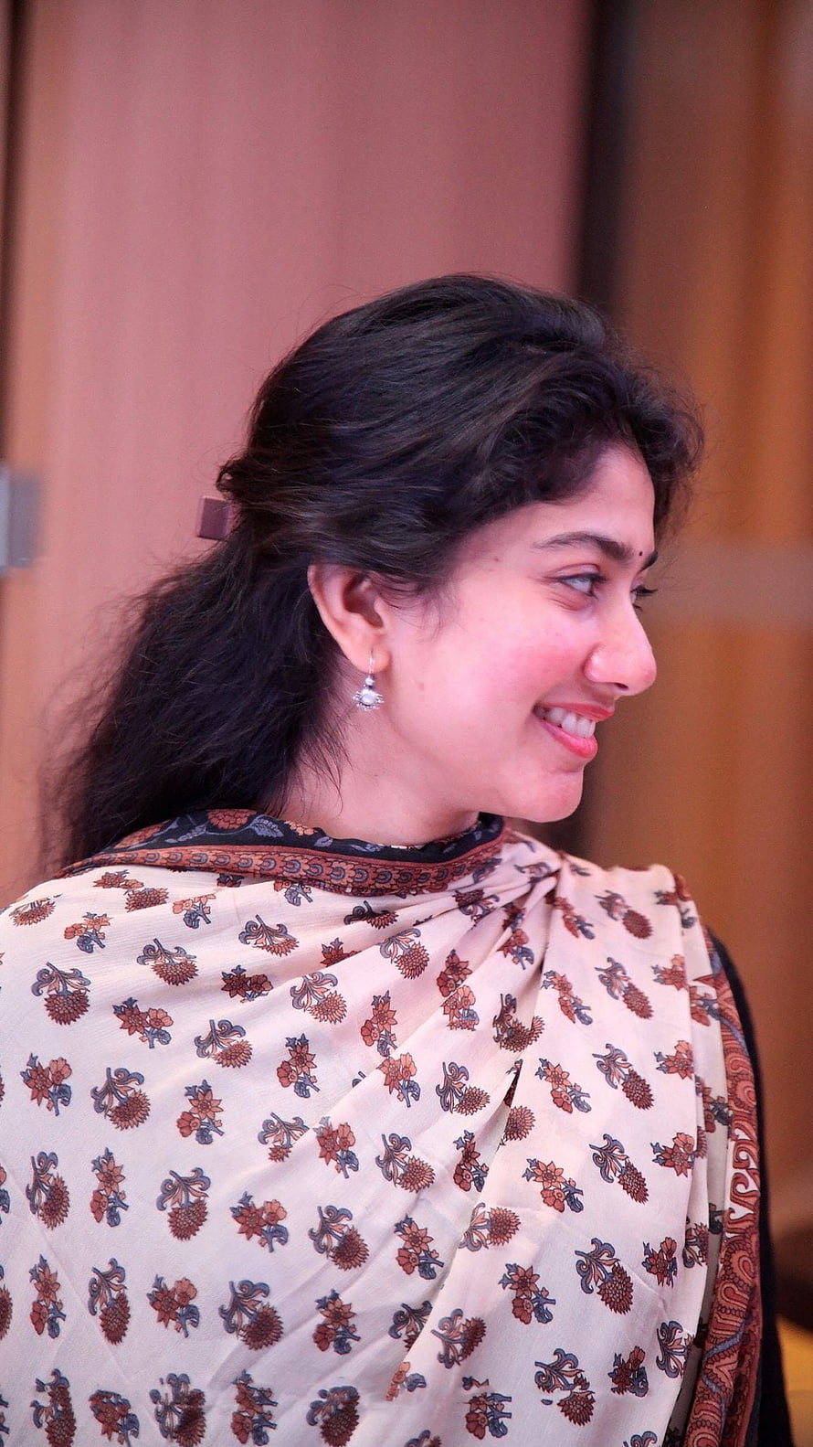 Sai Pallavi in a Floral Saree Draped Over Her Shoulder HD phone wallpaper