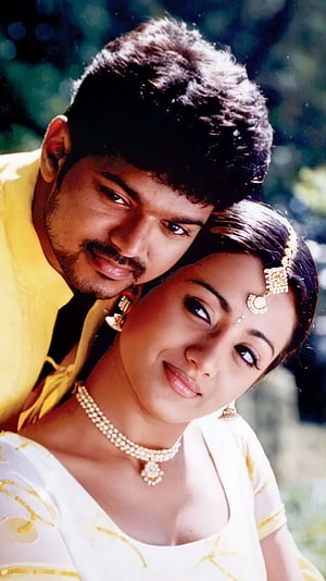 Vijay and Trisha Krishnan in romantic pose from Tamil film Ghilli HD phone wallpaper
