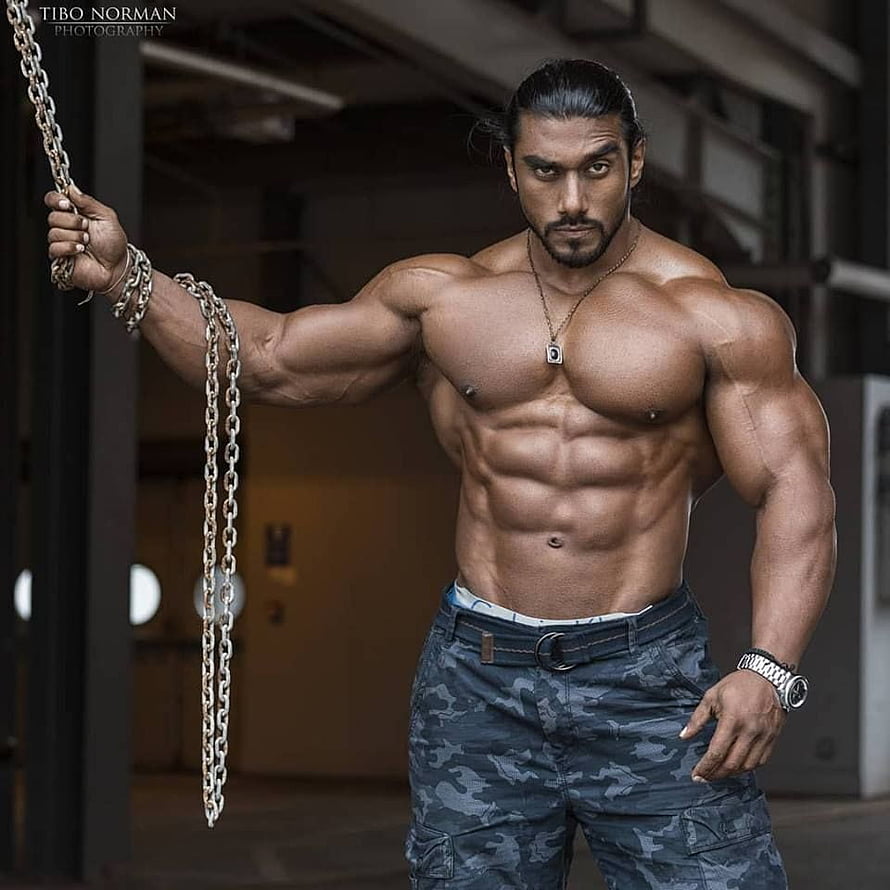 Tibo Norman Muscular Bodybuilder Posing With Heavy Chain In Industrial Setting, Sangram Chougule (P.B.). Indian bodybuilder, Bodybuilding HD phone wallpaper