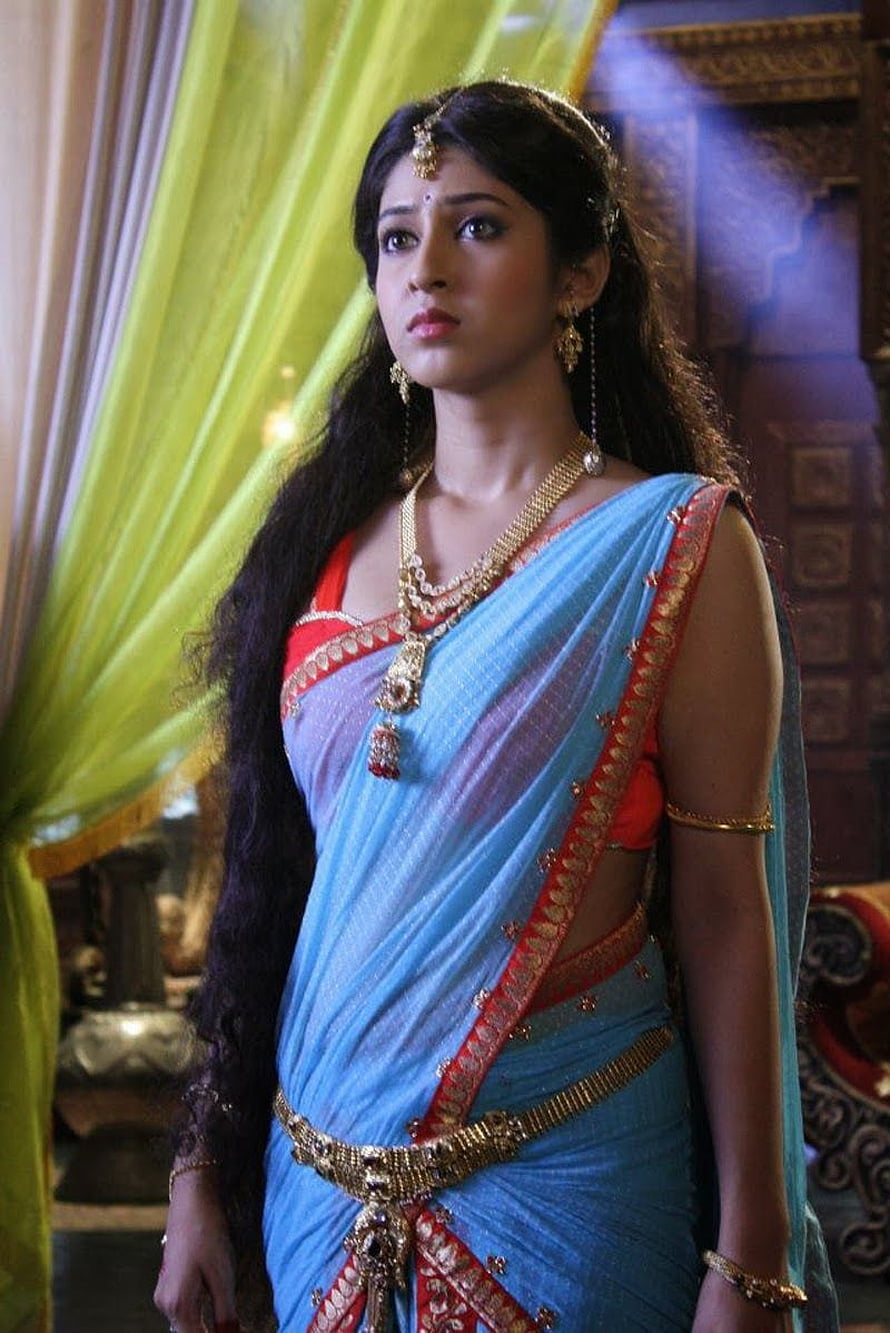 Sonarika Bhadoria in Traditional Blue Saree with Gold Jewelry HD phone wallpaper