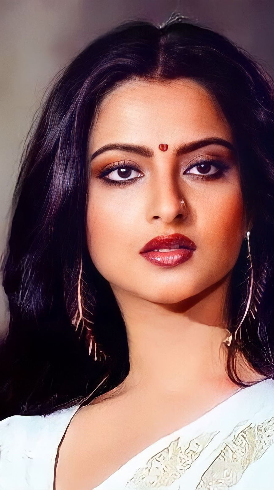 Rekha Vintage Bollywood Portrait in White Saree with Traditional Jewelry HD phone wallpaper