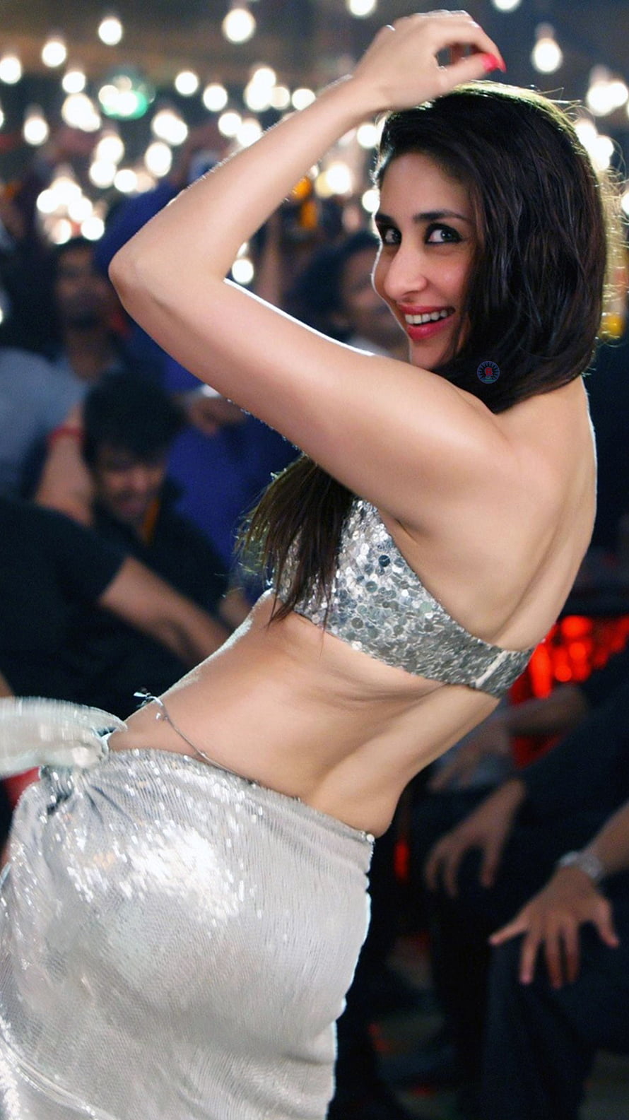 Kareena Kapoor in a Sparkling Silver Sequin Outfit Dancing at a Night Event HD phone wallpaper